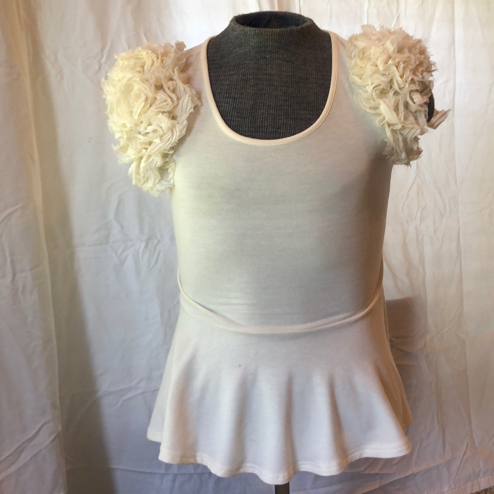 Ladies ruffled sleeveless blouse.